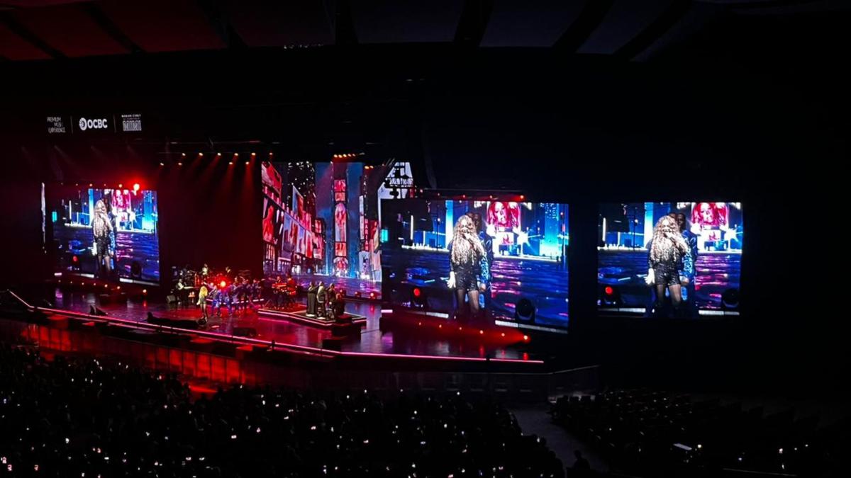 Sang Diva Dunia Mariah Carey Hibur Ribuan Penonton di Sentul lewat OCBC Premium Music Experience 2025