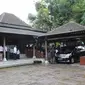 Rumah kuno tersebut ternyata pernah menjadi kediaman mantan napi kasus korupsi Bulo, Widjanarko Puspo Wardoyo. (Liputan6.com/Reza Kuncoro)