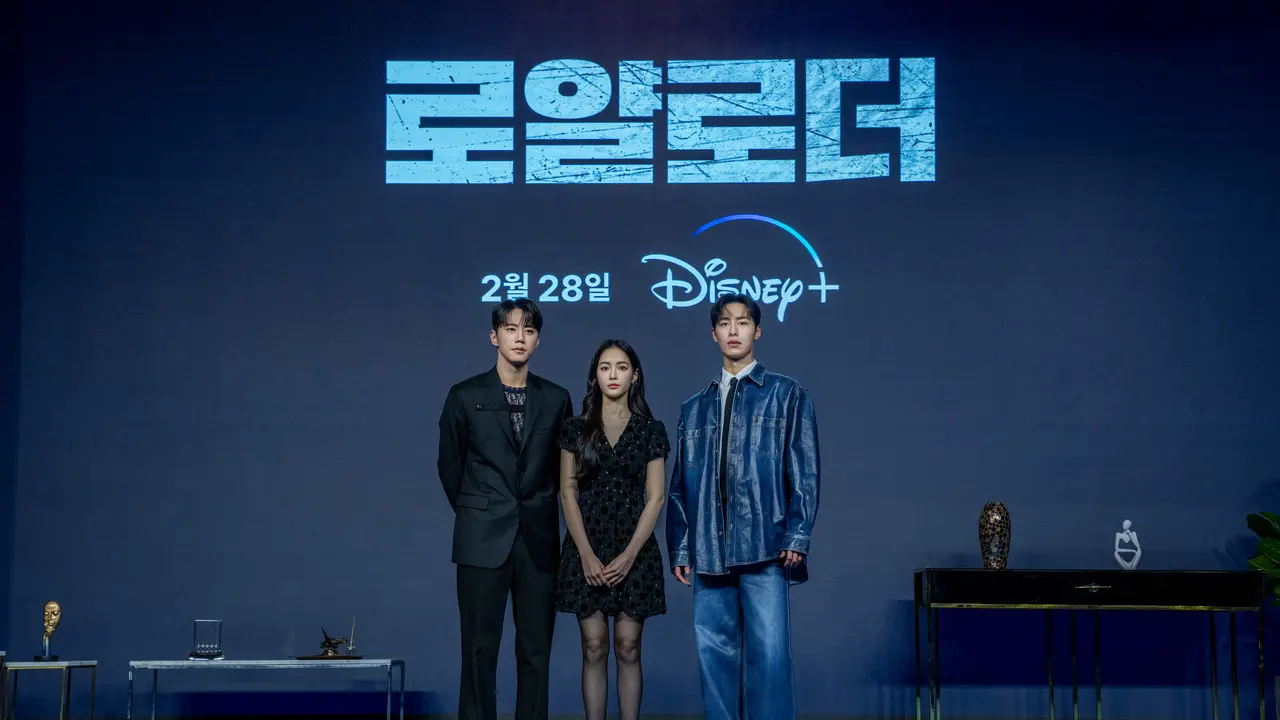 Lee Jun Young, Hong Suzu, dan Lee Jae Wook di konferensi pers serial drama Korea The Impossible Heir. [Foto: Disney+ Hotstar]