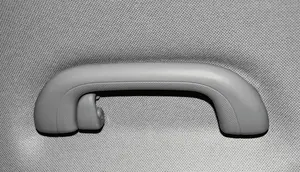 Bukan Sekadar Pegangan Tangan, Ini 5 Fungsi Hand Grip Mobil