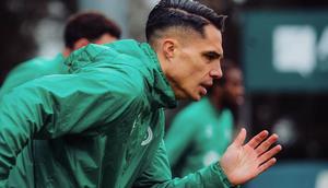 Joey Pelupessy ketika berlatih sebagai Lommel SK (c) Ofisial X Lommel SK/@LommelSKOff