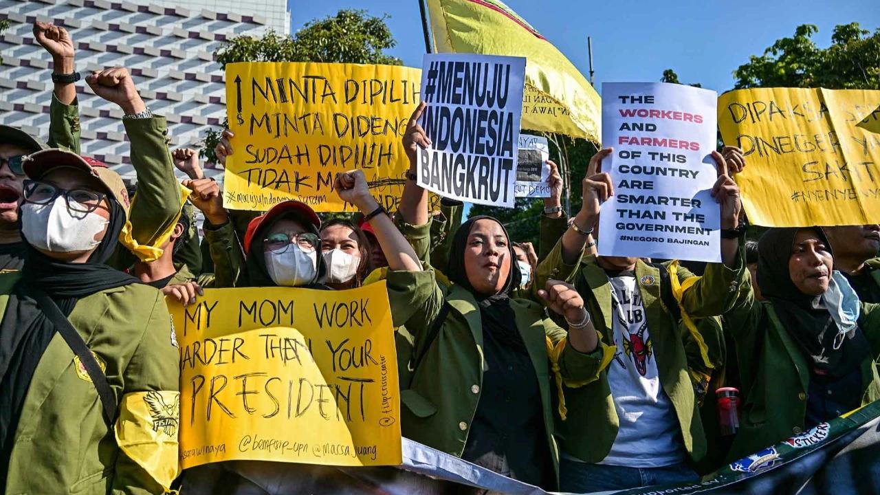FOTO: Mahasiswa di Sejumlah Kota Gelar Aksi Tuntut Perbaikan Kebijakan Ekonomi