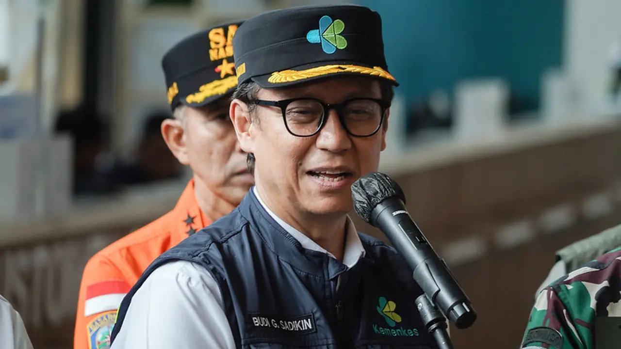 Menkes Budi saat meninjau kesiapan fasilitas mudik Lebaran di Pelabuhan Merak, Banten pada Rabu, 26 Maret 2025. (Dok Sehat Negeriku)