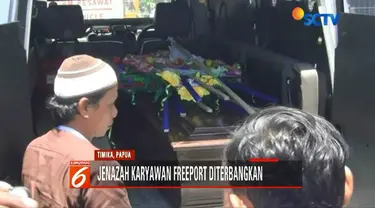 Jenazah karyawan PT Freeport yang jadi korban tambang longsor dibawa ke kampung halaman melalui pesawat.