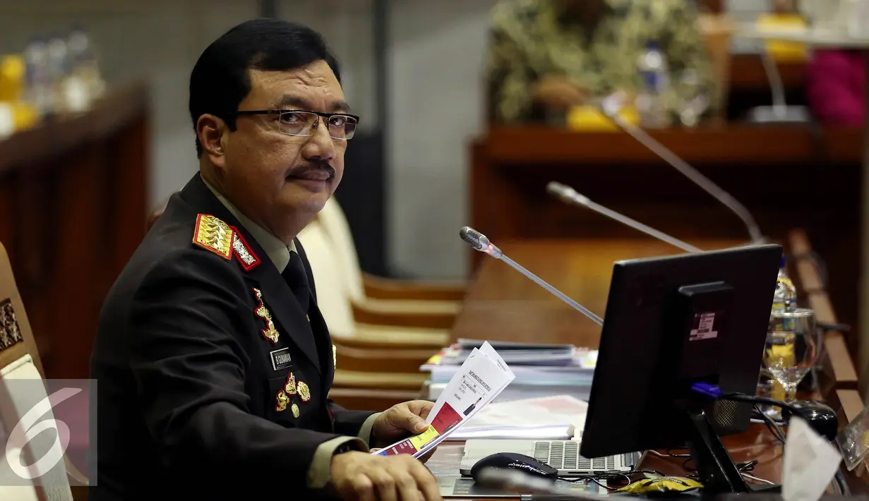 Komjen Pol Budi Gunawan saat mengikuti uji kepatutan dan kelayakan sebagai calon Kepala BIN, dengan Komisi I DPR, di Jakarta, Rabu (7/9). Budi Gunawan merupakan Calon tunggal yang di tunjuk oleh Jokowi sebagai Kepala BIN. (Liputan6.com/Johan Tallo)