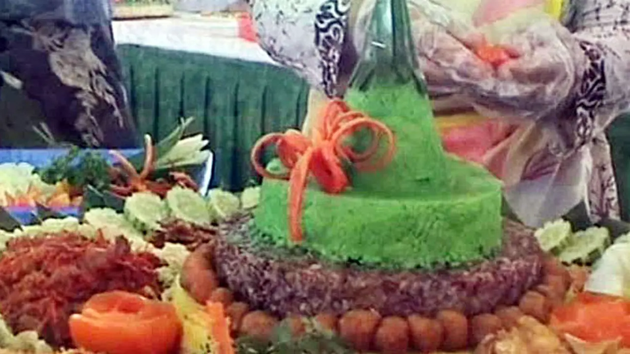Nasi Tumpeng 