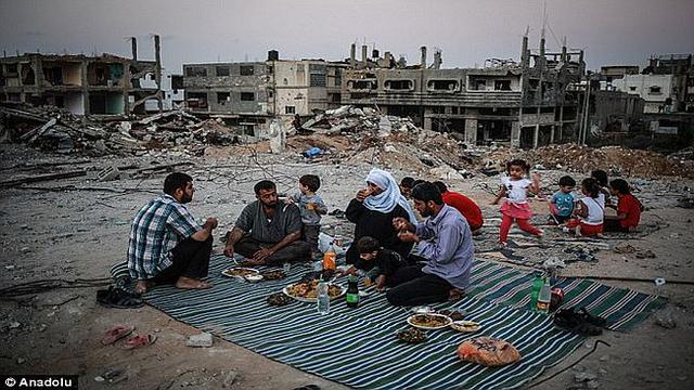 Hasil gambar untuk gambar suasana ramadhan di palestina 2019