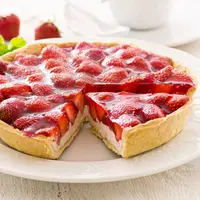 pie strawberry/by hlphoto/Shutterstock