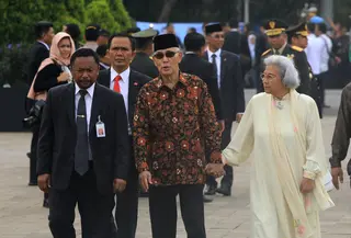 Wakil Presiden periode 1993-1998 Try Sutrisno menghadiri pemakaman istri presiden ke-6 RI Susilo Bambang Yudhoyono (SBY), Ani Yudhoyono di Taman Makam Pahlawan (TMP) Kalibata, Jakarta, Minggu (2/6/2019). (Liputan6.com/JohanTallo)