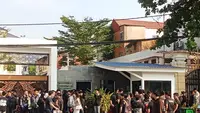 WNI Ramai-Ramai Datangi KBRI Phnom Penh, Legislator PAN Minta Kemlu Turun Tangan