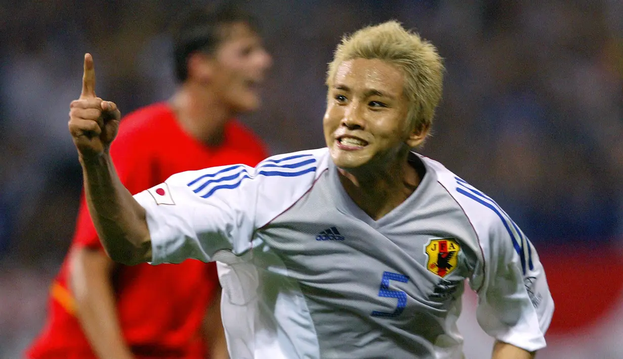 Pemain Asia lain yang bersinar di Piala Dunia 2002 adalah Junichi Inamoto. Pemain berkebangsaan Jepang tersebut juga mampu tampil apik bersama klubnya, Fullham. Hal tersebut membuatnya masuk dalam nominasi periah penghargaan Ballon d'Or. (AFP/Pedro Ugarte)