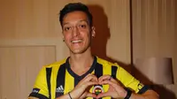 Mesut Ozil Tiba di Indonesia, Unggah Foto Rendang dan Minuman Jahe