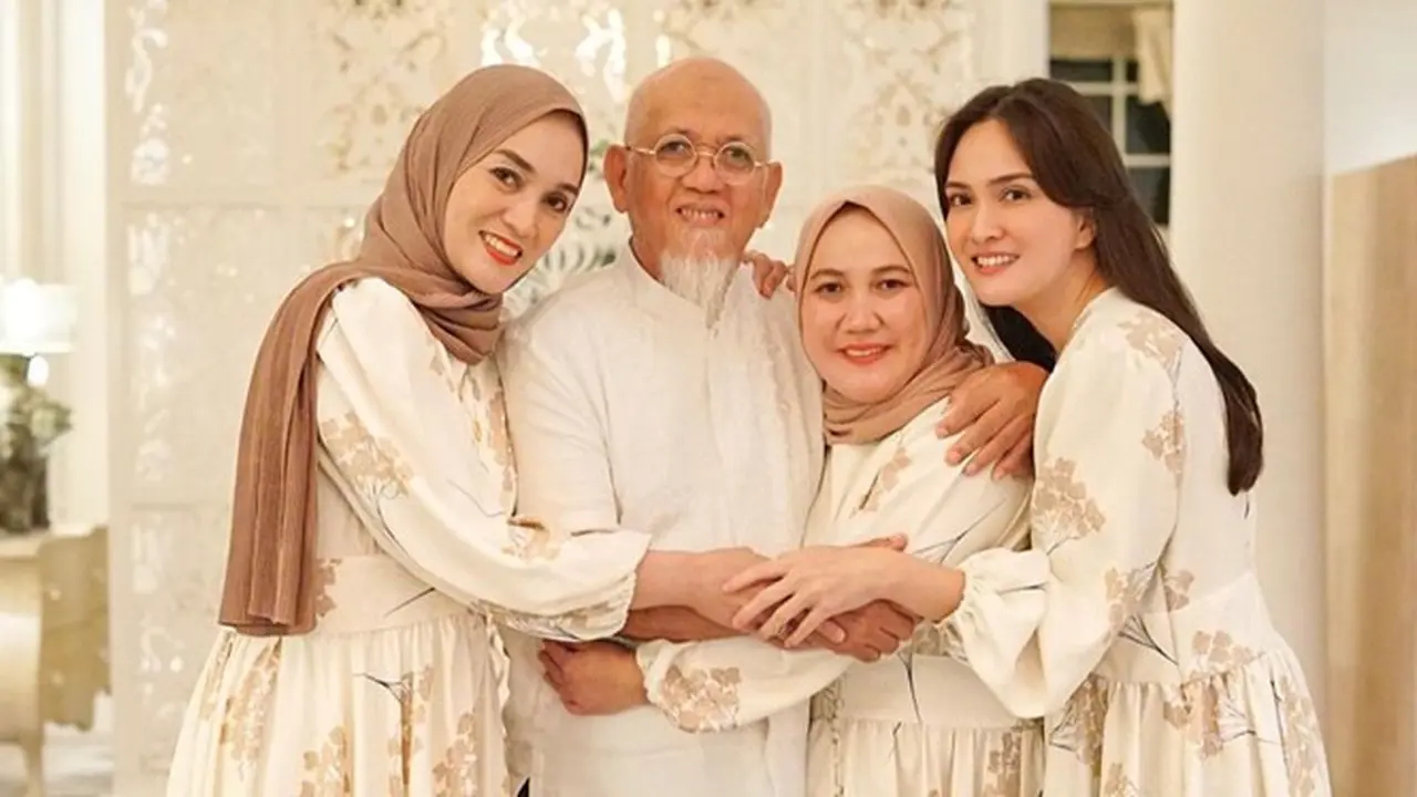 10 Potret Shandy Aulia dengan Keluarga, Tetap Kompak Meski Beda Agama