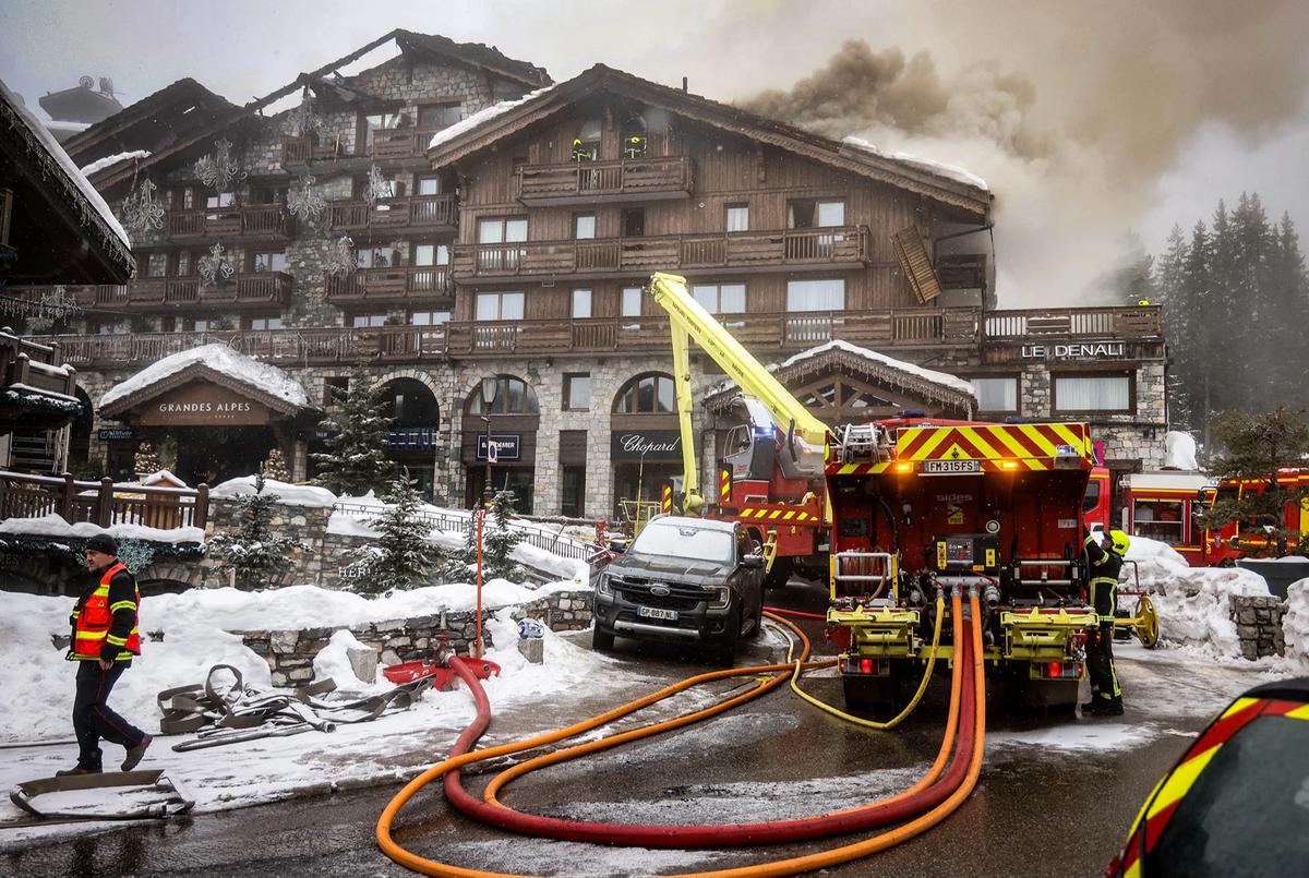 FOTO: Kebakaran Hebat Hanguskan Hotel Super Mewah di Courchevel Alpen Prancis