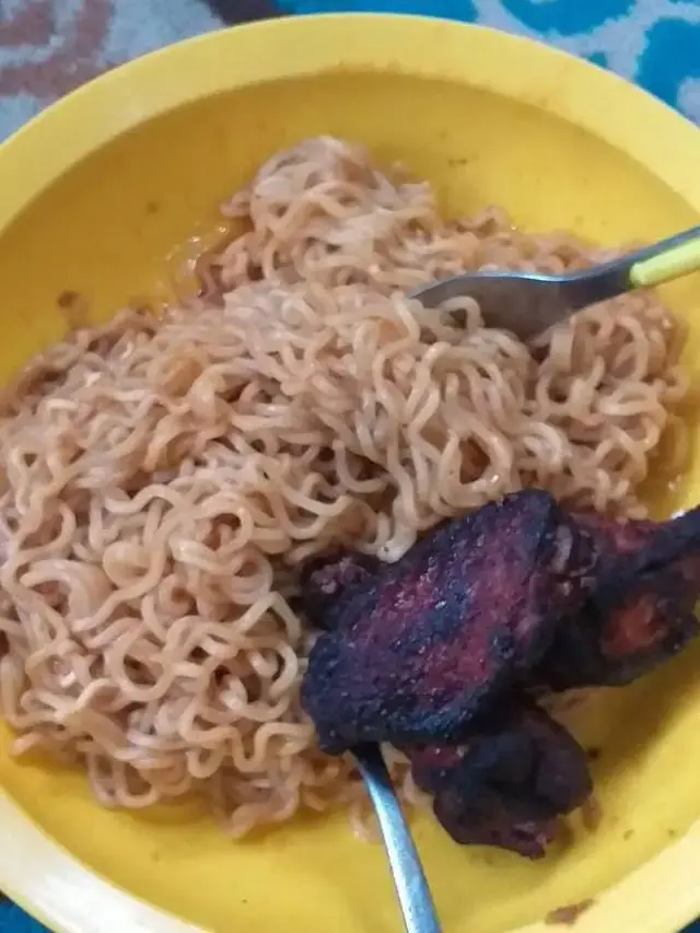 8 Potret Momen Apes Masak Ayam, Ada yang Gosong Hingga Jadi Abu