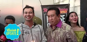 Raffi Ahmad dan Nagita Slavina merasa senang dengan kehadiran Anwar Fuady di hari ulang tahun mereka. Mereka pun berdoa dan meniup lilin bersama. 