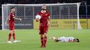 <p>Ekspresi pemain Timnas Indonesia, Jordi Amat (tengah) setelah melanggar pemain Kamboja dalam laga Grup A Piala AFF 2022 di Stadion Utama Gelora Bung Karno, (SUGBK), Jumat (23/12/2022). (Bola.com/M Iqbal Ichsan)</p>