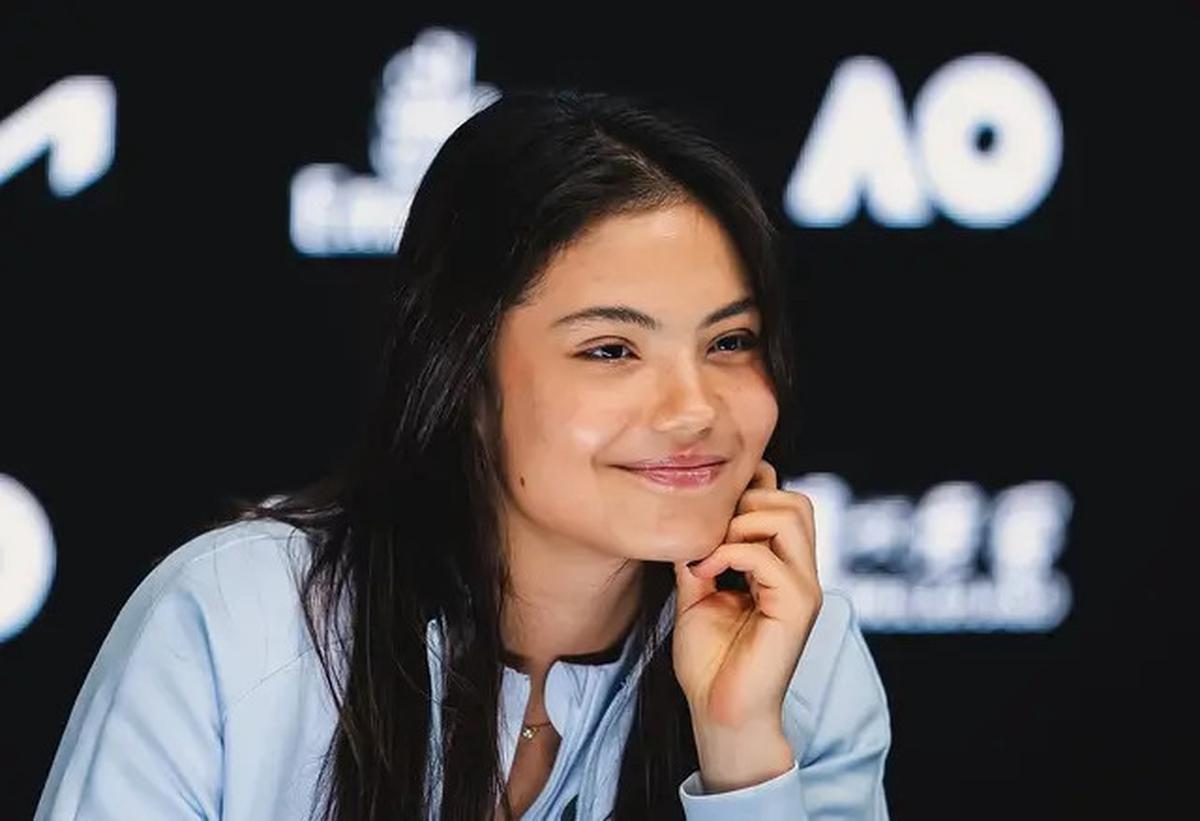 Potret Cantik Petenis Dunia Emma Raducanu di Luar Lapangan