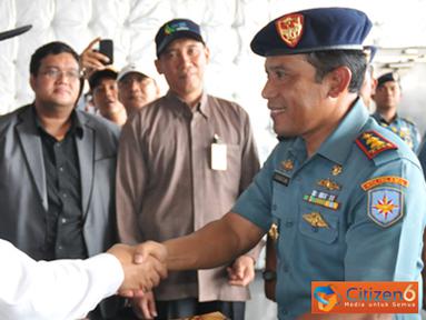 Citizen6, Tanjung Priok: Ekspedisi Bhakesra yang telah melaksanakan kegiatan pelayaran sekitar satu bulan ke pulau-pulau terluar dan terpencil  dengan KRI Banda Aceh-593 tiba di dermaga Kolinlamil, Tanjung Priok Jakarta Utara, Rabu (26/9). (Pengirim: Disp