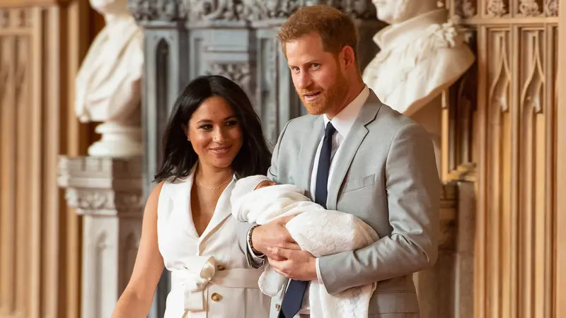 Pangeran Harry dan Meghan Markle Pamer Wajah Bayi Pertamanya