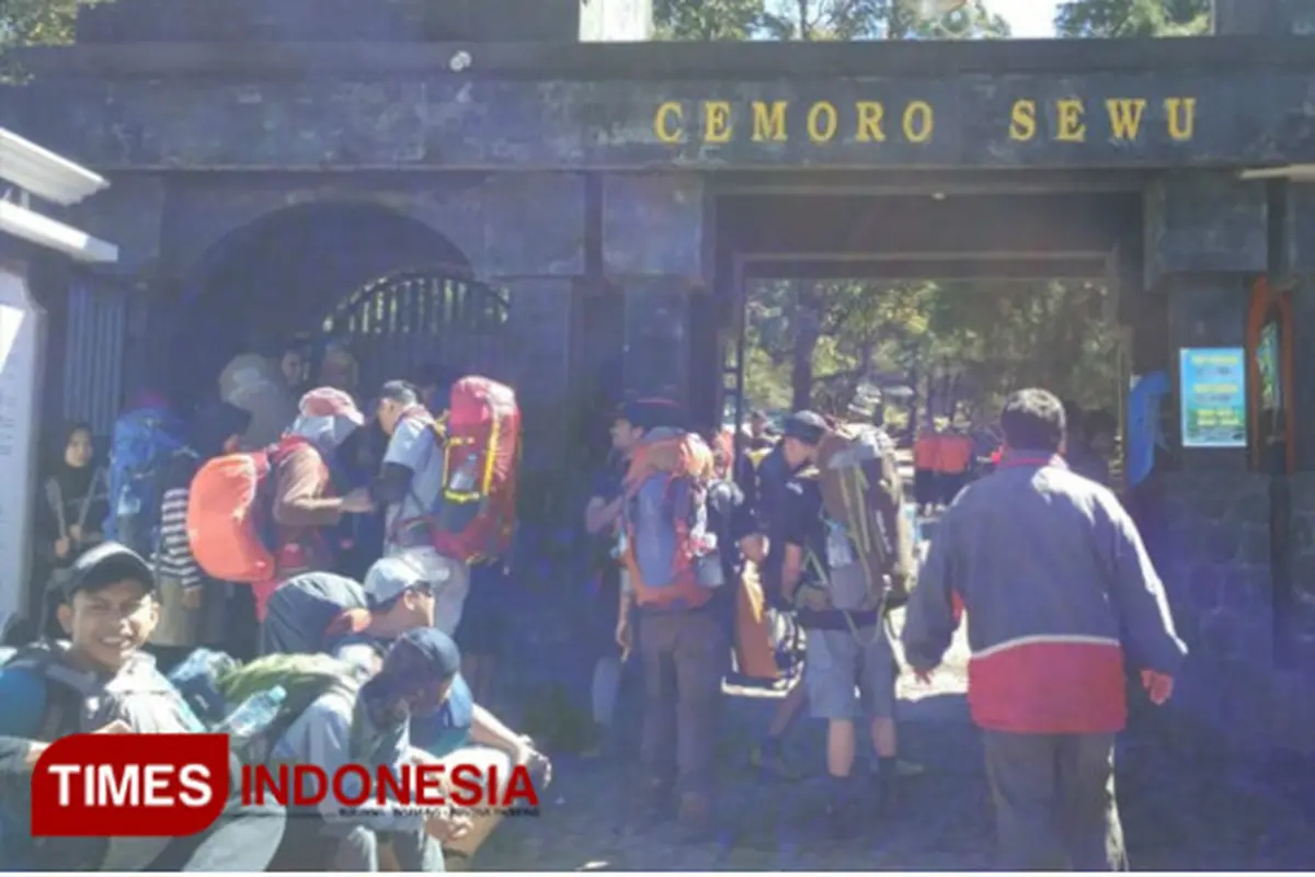 Gunung Lawu Dipenuhi Pendaki yang akan Rayakan HUT RI