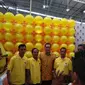 Ketua Umum Partai Berkarya Tommy Soeharto bersama karyawan difabel saat Grand Opening GORO di Cibubur, Gunung Putri, Bogor, Jawa Barat. (Ist)