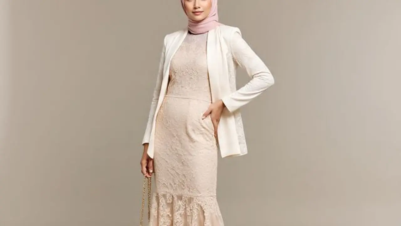 Ilustrasi Long Dress Brokat Kombinasi Outer Lengan Panjang (Sumber Gambar: Meta AI)