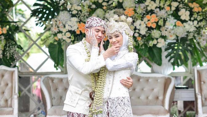 Rizki 2R Ajak Nadya Mustika Rahayu dan Anak ke Kampung Halaman - Vimarsana News