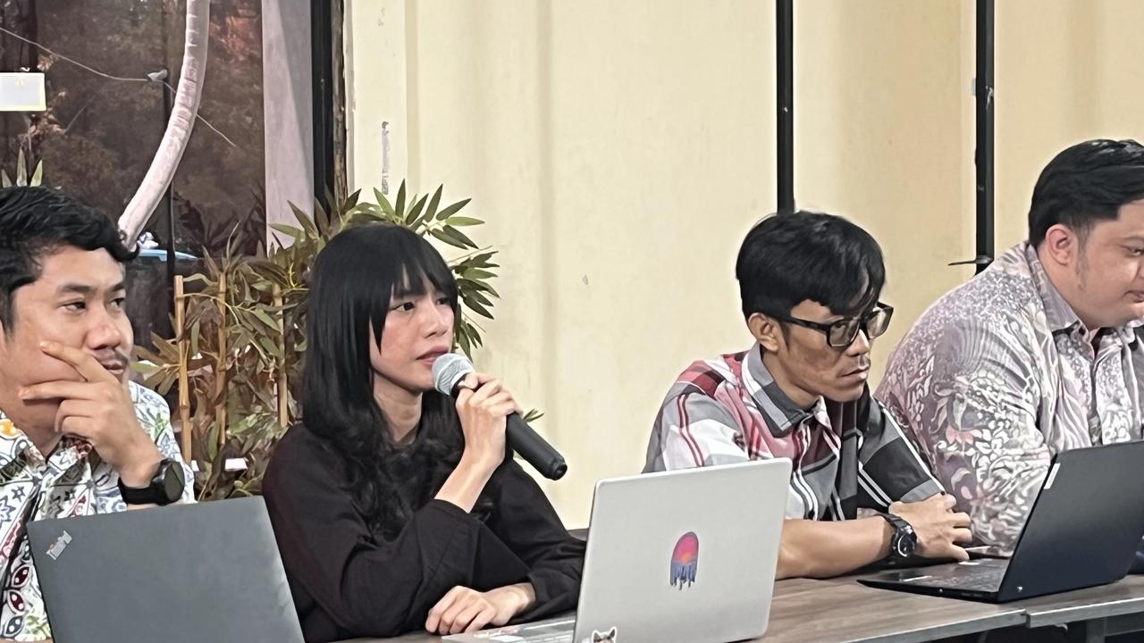 Kepala Divisi Pemantauan Impunitas KontraS, Jane Rosalina, dalam konferensi pers di kantor Yayasan Lembaga Bantuan Hukum Indonesia (YLBHI), Jakarta, Senin (16/3/2026).