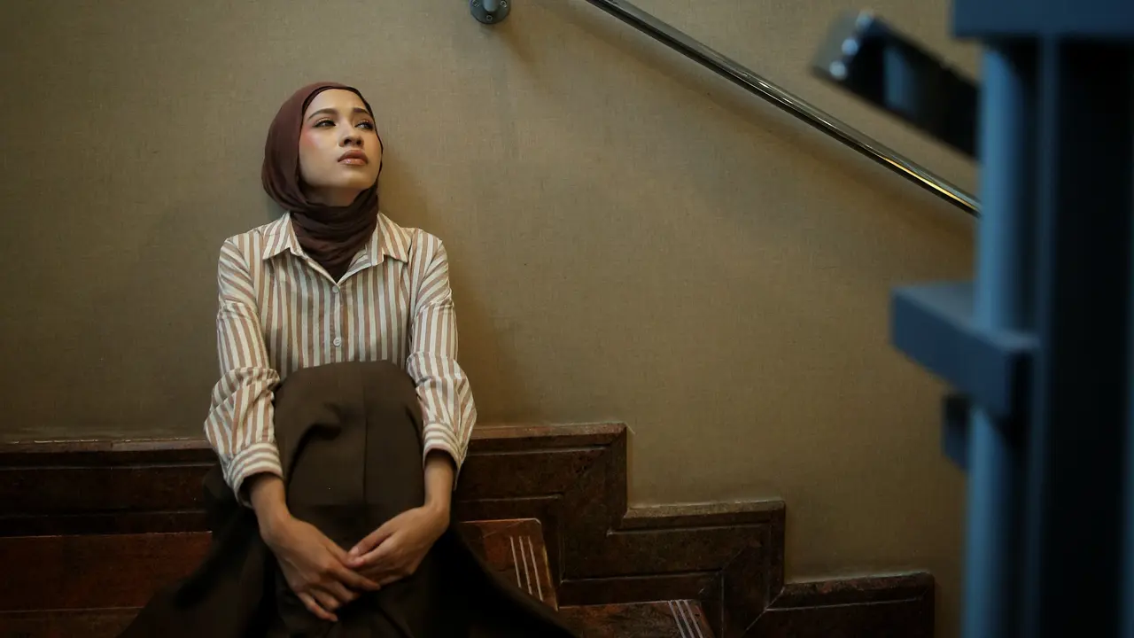 wanita februari merasa kesepian