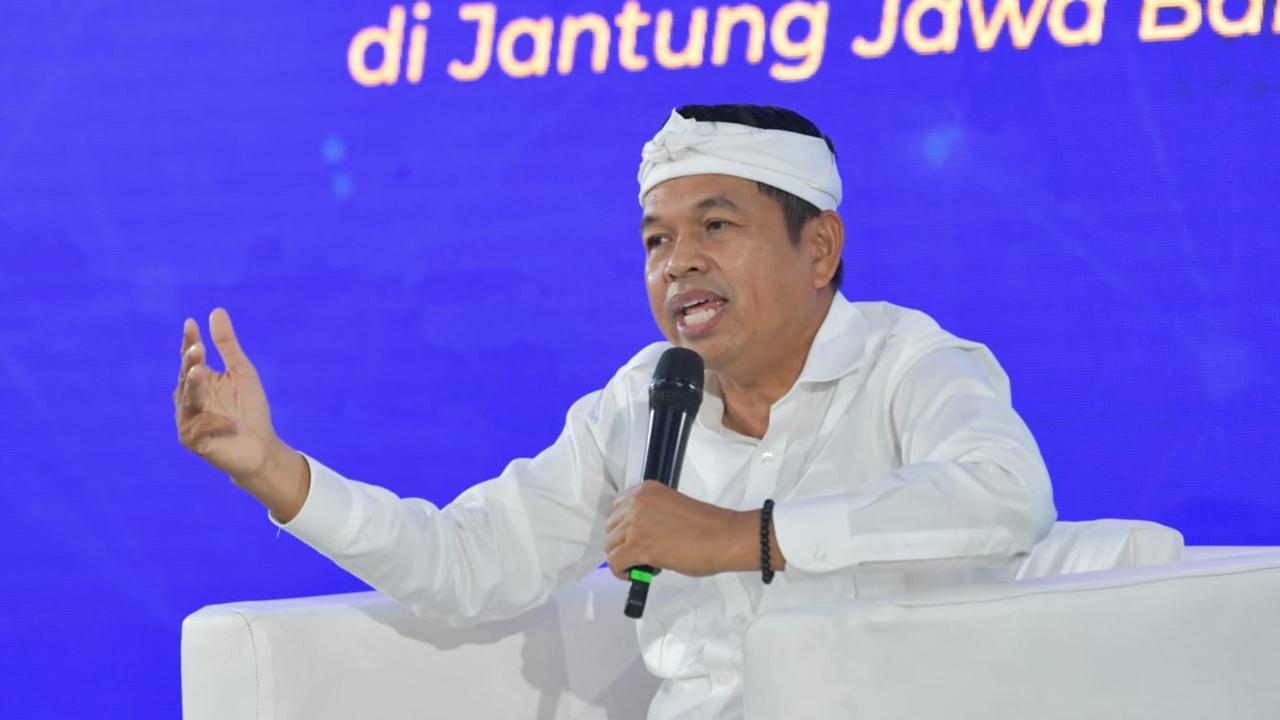 VIDEO:  Ibu di Bekasi Curhat Rumah Kena Longsor, Demul Telepon Bupati Perintakan Ini