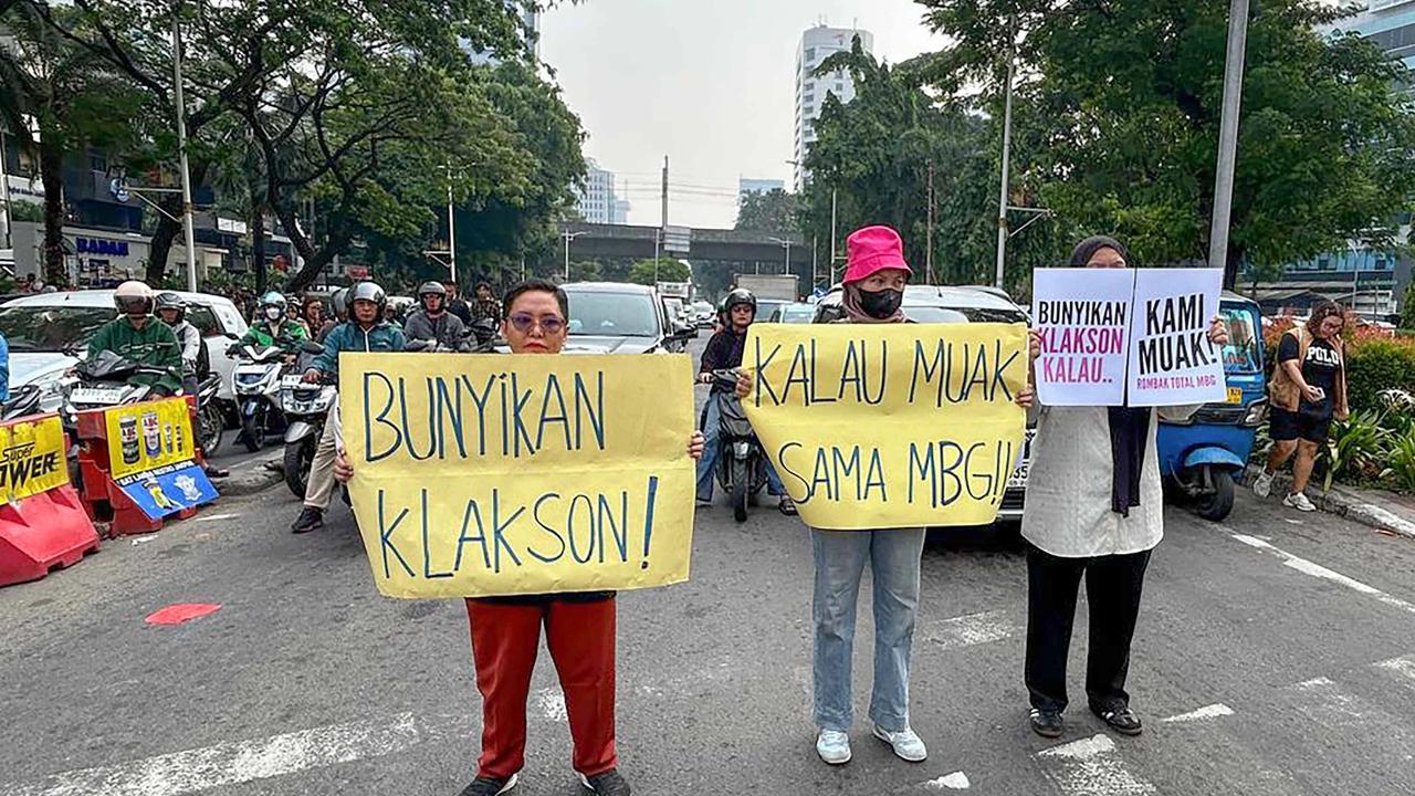 FOTO: MBG Watch Gelar Aksi Desak Pembenahan Program Makan Bergizi Gratis