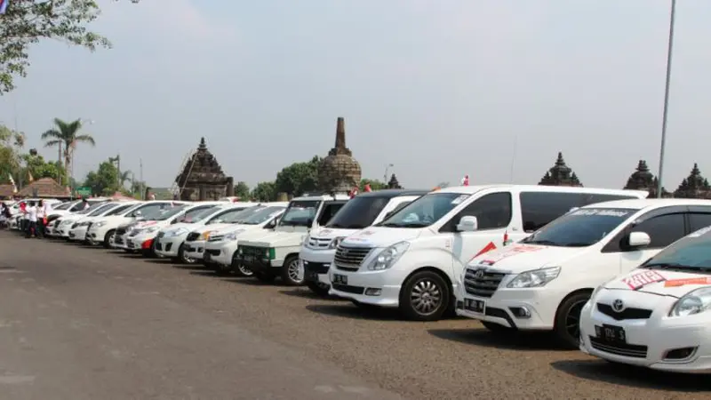 Pemecahan Rekor MURI oleh komunitas White Car Indonesia