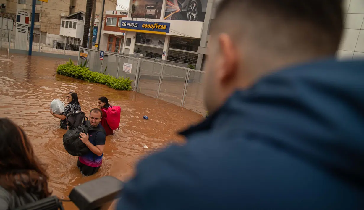 Menurut badan pertahanan sipil Brasil pada Sabtu (4/5/2024), Porto Alegre yang paling parah terkena dampaknya. (Carlos Fabal/AFP)