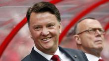 Louis van Gaal. Pelatih berusia 68 tahun yang kini menangani Timnas Belanda sejak Agustus 2021 ini merupakan pelatih keempat asal Belanda yang mampu meraih trofi Liga Champions. Ia meraihnya di musim ke-4 membesut Ajax pada musim 1994/1995 usai mengalahkan AC Milan 1-0 di partai final. Total ia menukangi Ajax selama 6 tahun, mulai September 1991 hingga Juni 1997. (AFP/ANP/Vincent Jannink)