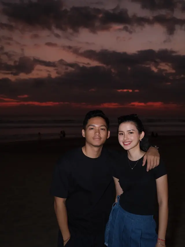 Azriel Hermansyah dan tunangannya Saran Manzel (credit: instagram/ssarah_manzel)