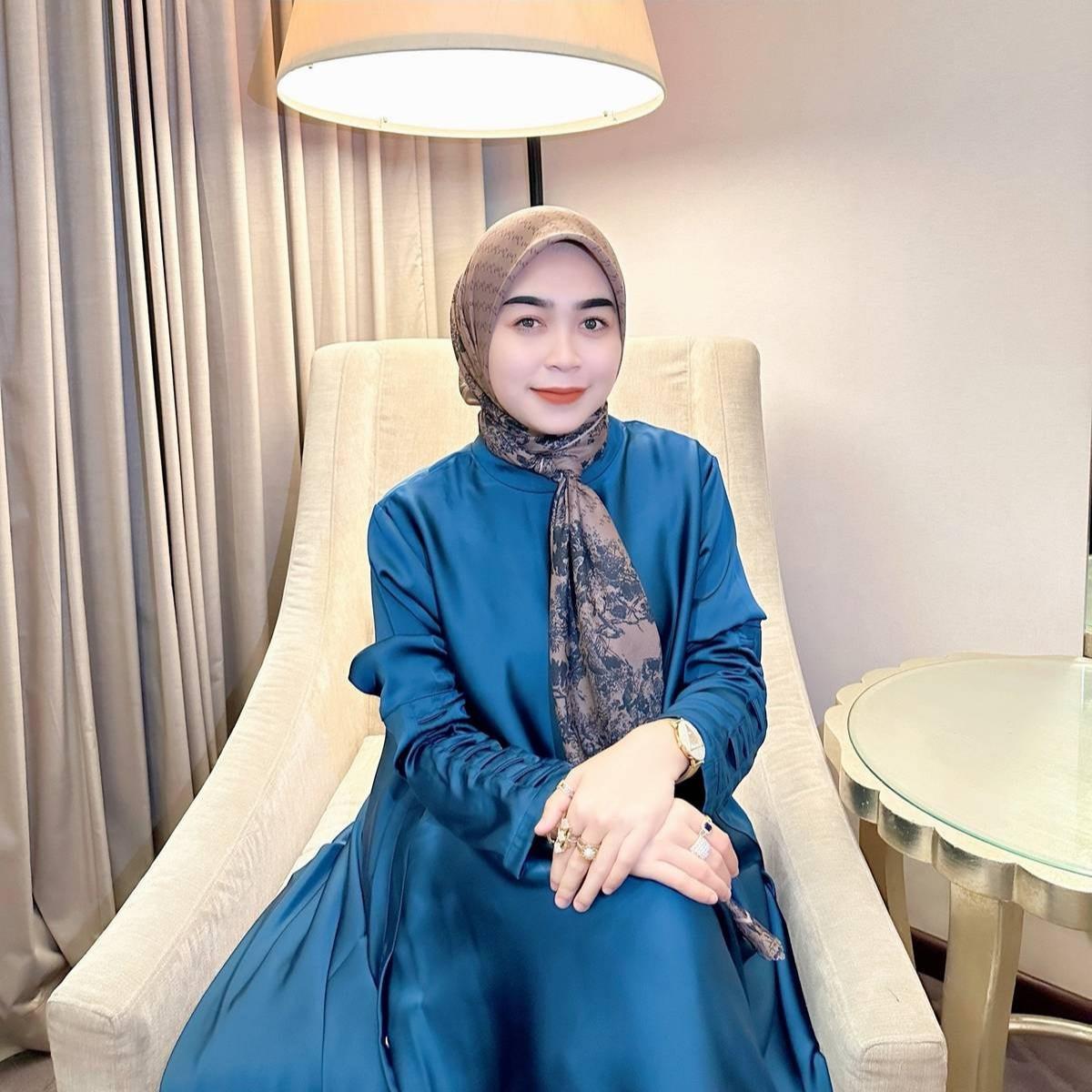 Kisah Wanita Beri Hadiah Anak dan Ayah usai Ketahuan Foto di Depan Rumahnya, Bikin Haru hingga Banjir Pujian Warganet