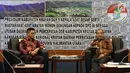 Wakil Ketua DPD Nono Sampono (kanan), bersama Gubernur Kalimantan Utara Irianto Lambrie (kiri) menjadi pembicara di Kompleks Parlemen Senayan, Jakarta, Selasa (19/9). (Liputan6.com/Johan Tallo)