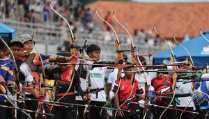 Supersoccer Arena, Kudus, menjadi pusat perhatian dunia panahan nasional sepanjang 9–19 Desember 2025. Sebanyak 1.360 atlet dari 116 klub panahan berbagai daerah di Indonesia berkumpul untuk ambil bagian dalam MilkLife Archery Challenge Kejuaraan Nasional Panahan Antarklub 2025. (Bola.com/Dok. Djarum)