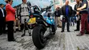 Bagian belakang motor listrik Storm Eindhoven saat perkenalan di Kedutaan Besar Belanda di Washington, AS (24/10). Motor ini didukung oleh paket baterai 28,5 kWh yang mampu menjelajahi 380 km (236 mil). (REUTERS/Gary Cameron)