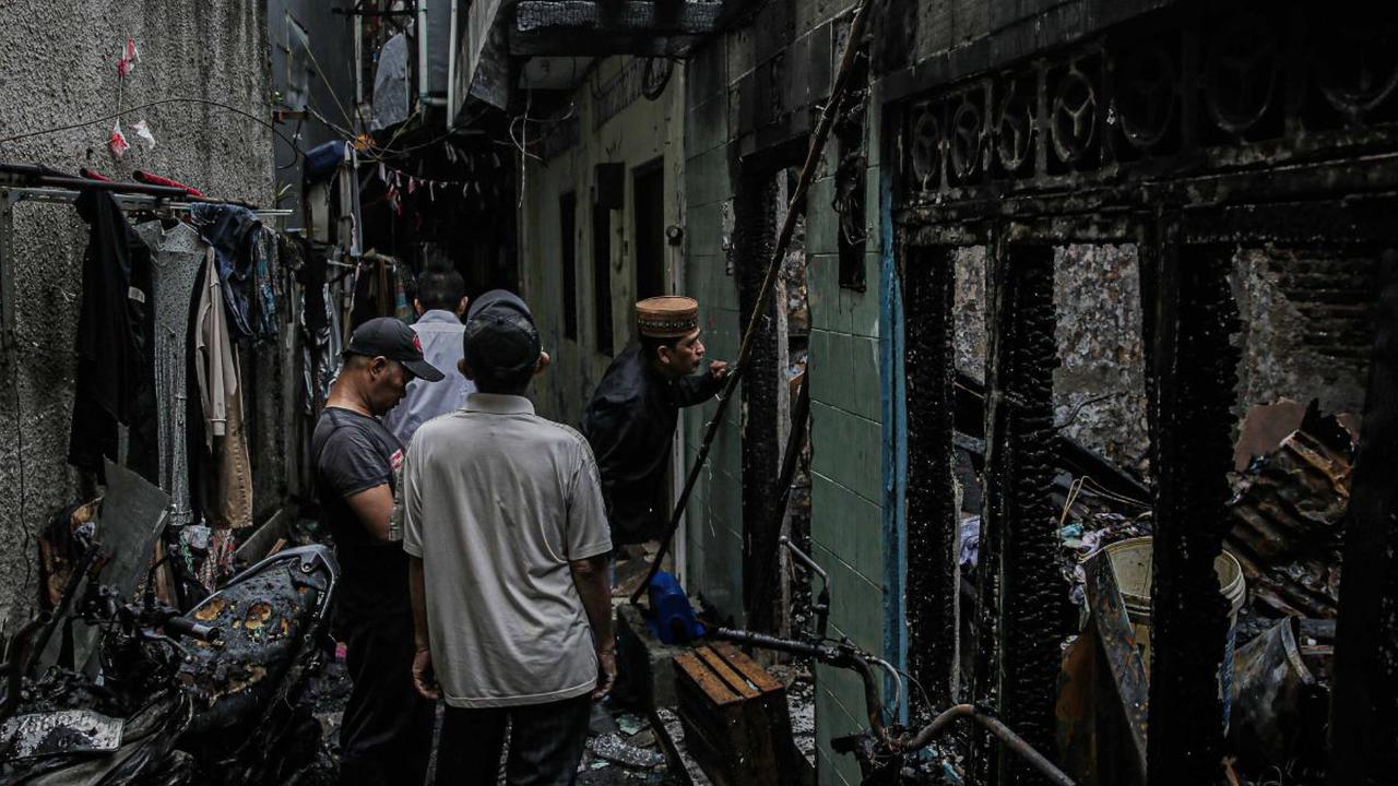 Peristiwa kebakaran terjadi di kawasan permukiman padat penduduk di Taman Sari, Jakarta Barat, pada Selasa (2/1/2024) malam. Kebakaran tersebut menghanguskan 15 rumah di Jalan Kp. Jawa Malang RT-13 dan RT-14 RW-07, Keagungan, Taman Sari.