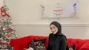 Di sela kesibukannya merawat dua buah hati, Melody Prima rutin mengunggah potret menawan pakai hijab. Berbagai gaya hijab kekinian sukses menjadi inspirasi para penggemarnya. (Liputan6.com/IG/@melodyprima).