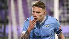 Lazio sukses memetik poin tiga saat giornata ke-24 Liga Italia 2021/2022 usai mengalahkan tuan rumah Fiorentina. Penyerang sekaligus kapten Si Elang Biru, Ciro Immobile keluar sebagai aktor kemenangan mereka. (La Presse via AP/Massimo Paolone)