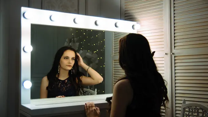 [Bintang] Tarot Hari Ini: Sebelum Tunjuk Orang, Tunjuk Diri Sendiri Dulu