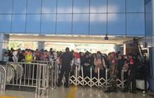 Stasiun Juanda Padat Siang Hari, KAI Commuter Ungkap Pemicu
