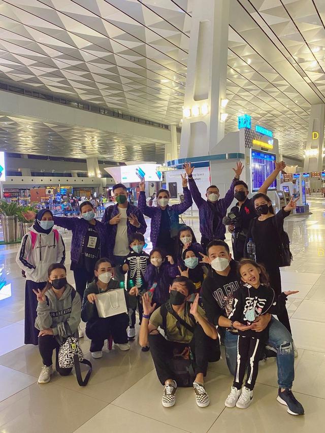 [Fimela] Keluarga Anang Hermansyah dan Ashanty