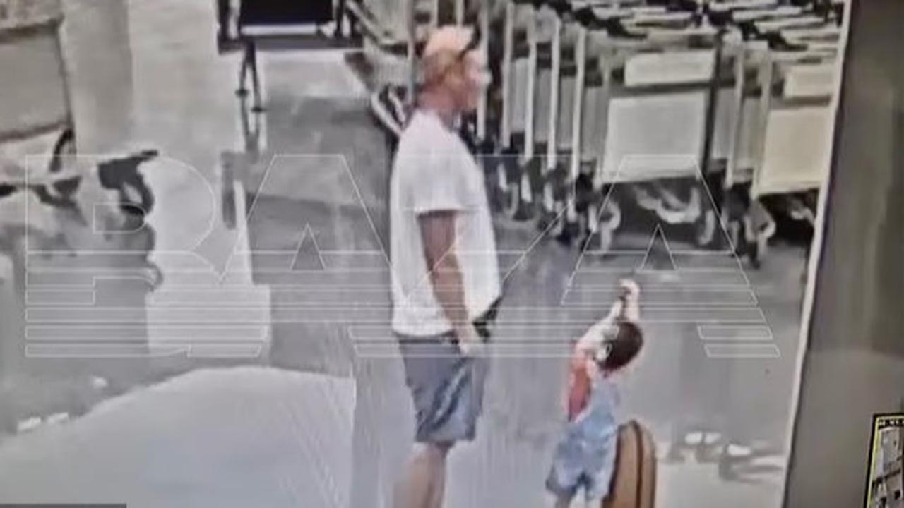 Ngeri, Turis Tiba-Tiba Banting Balita di Bandara Moskow Sampai Korban Koma dengan Cedera Kepala dan Tulang Belakang