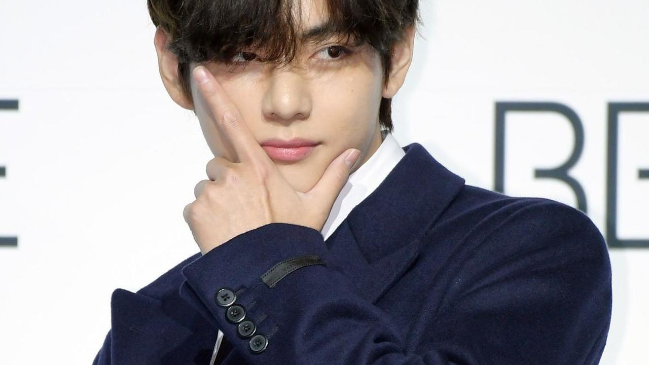 Pada tanggal 8 September 2023, V BTS merilis album solo pertamanya, "Layover." Pencapaiannya begitu gemilang, dengan album ini terjual lebih dari 1,67 juta kopi hanya dalam satu hari.