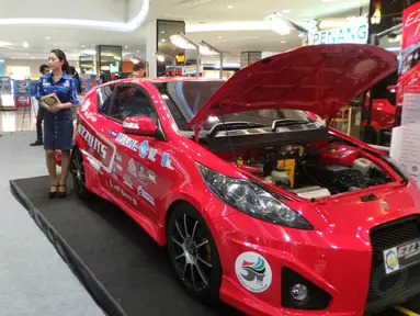 Pameran mobil listrik nasional (Molina) digelar di F(X) Sudirman, Jakarta, Selasa (29/4/2014). (Liputan6.com/Gesit Prayogi)