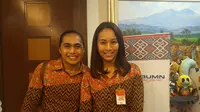 Pemain timnas voli putri Indonesia, Berllian Marsheilla (kanan) dan Aprilia Manganang. (Bola.com/Yus Mei Sawitri)